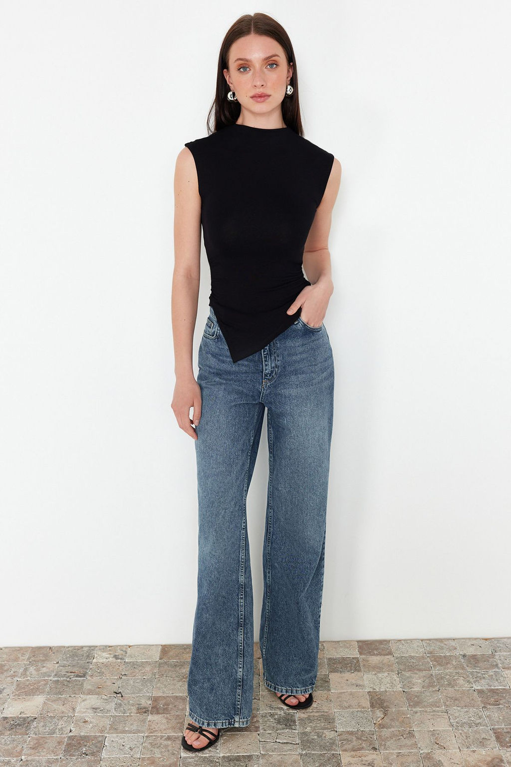 Siyah Dik Yaka Buzgu/Drape Detayl? Fitted/Vucuda Oturan Asimetrik Orme Bluz TWOSS24BZ00534
