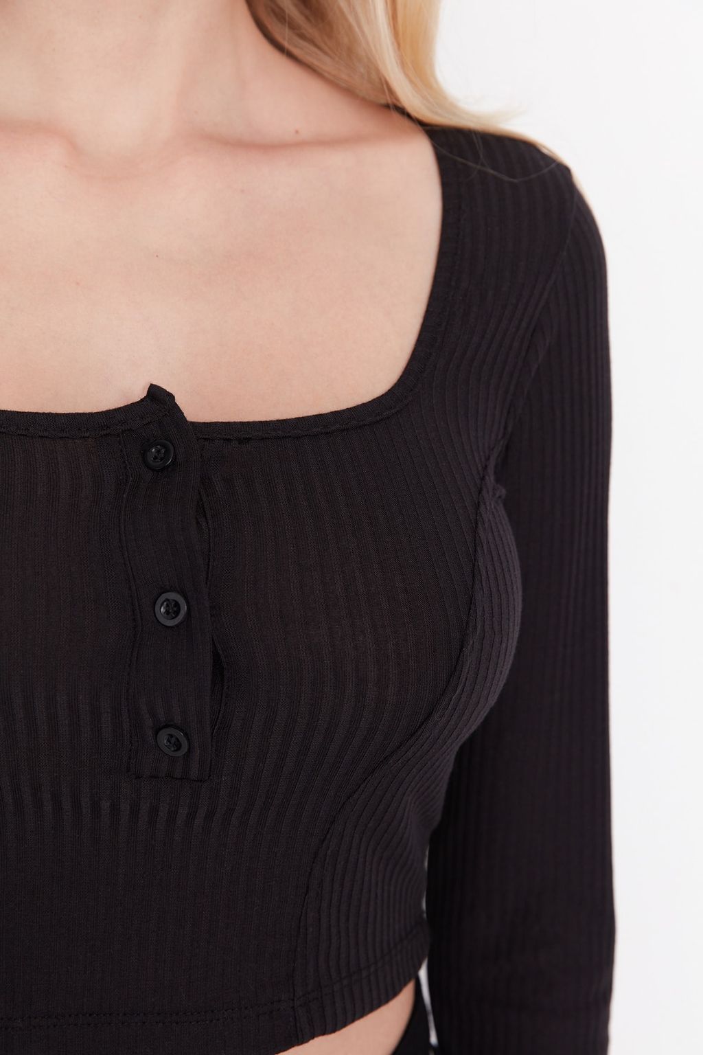 Trendyolmilla Antrasit Dugme Detayl? Kare Yaka Fitted/Vucuda Oturan Fitilli Esnek Crop Orme Bluz TWOAW23BZ00384