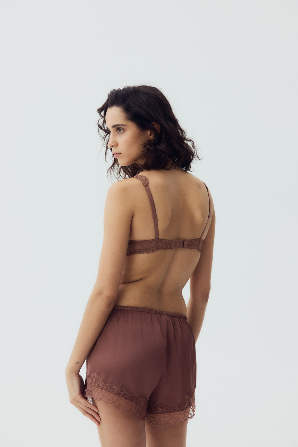 Pantal?n corto de sat?n con ribete de encaje - H&m фото 5