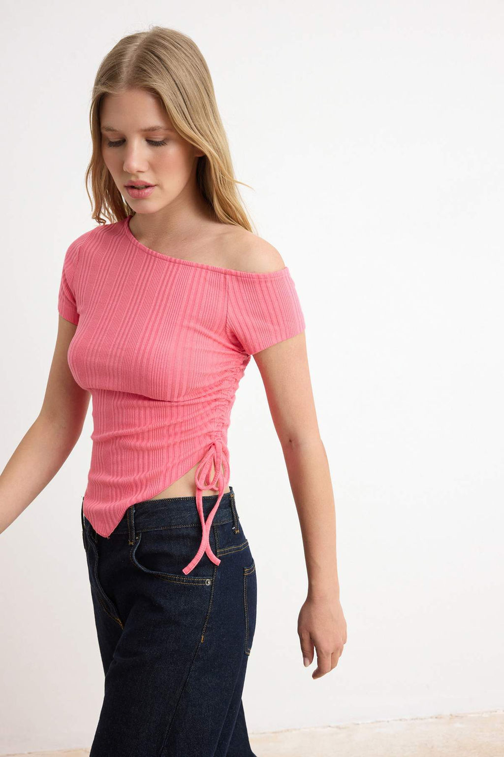 Pembe Fitted/V_cuda Oturan Asimetrik Yaka K_sa Kollu Fitilli Esnek _rme Bluz TWOSS26BZ00616 - Trendyolmilla фото 2