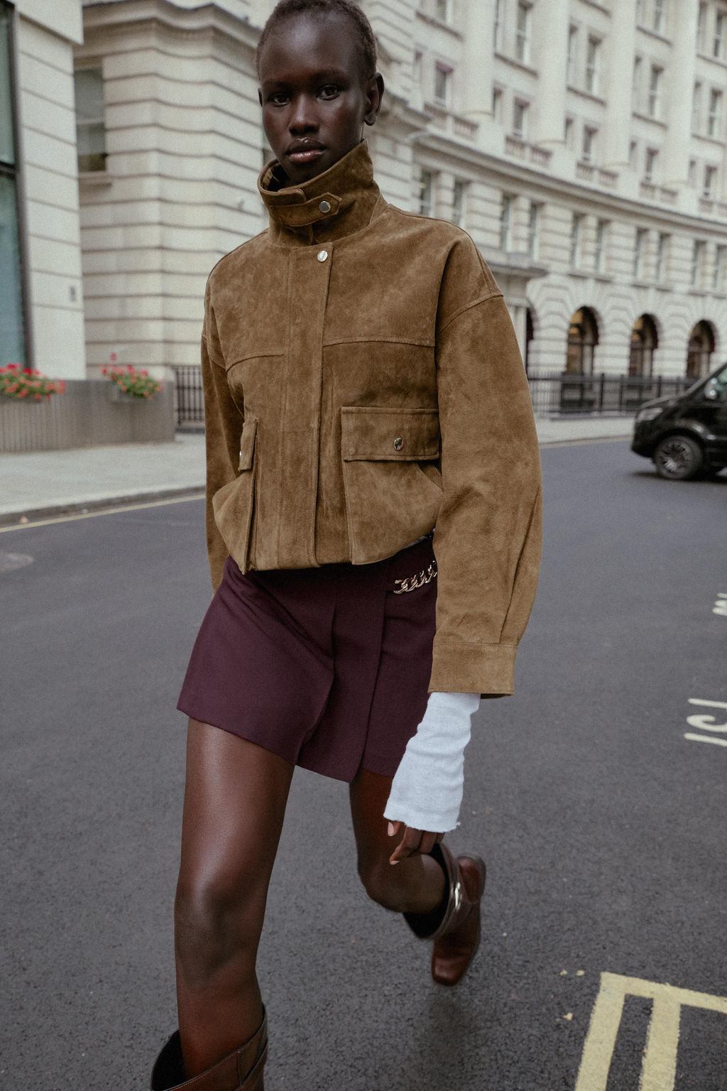 PLEATED CHAIN BERMUDA SHORTS