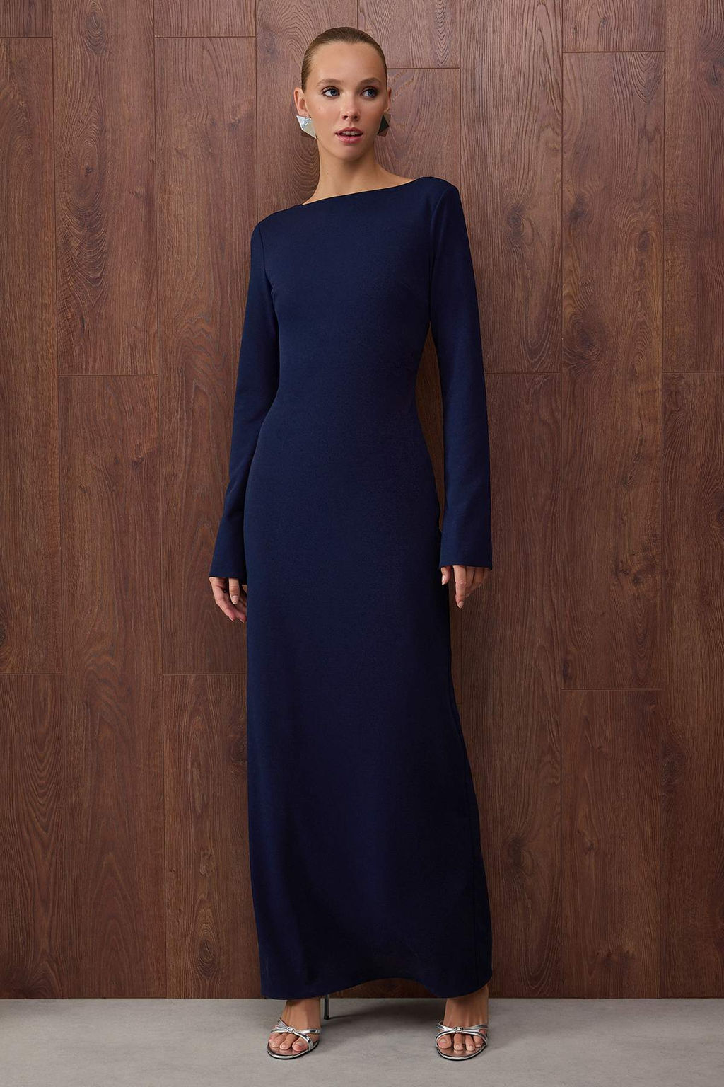 Ozel Koleksiyon Lacivert Vucuda Oturan S?rt Detayl? Maxi Abiye Mezuniyet Elbisesi TPRAW26AE00005 - Trendyolmilla фото 2