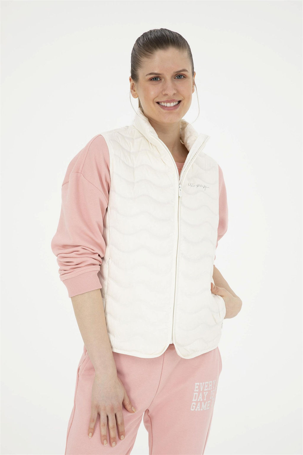 Женский жилет цвета экрю Неожиданная скидка в корзине