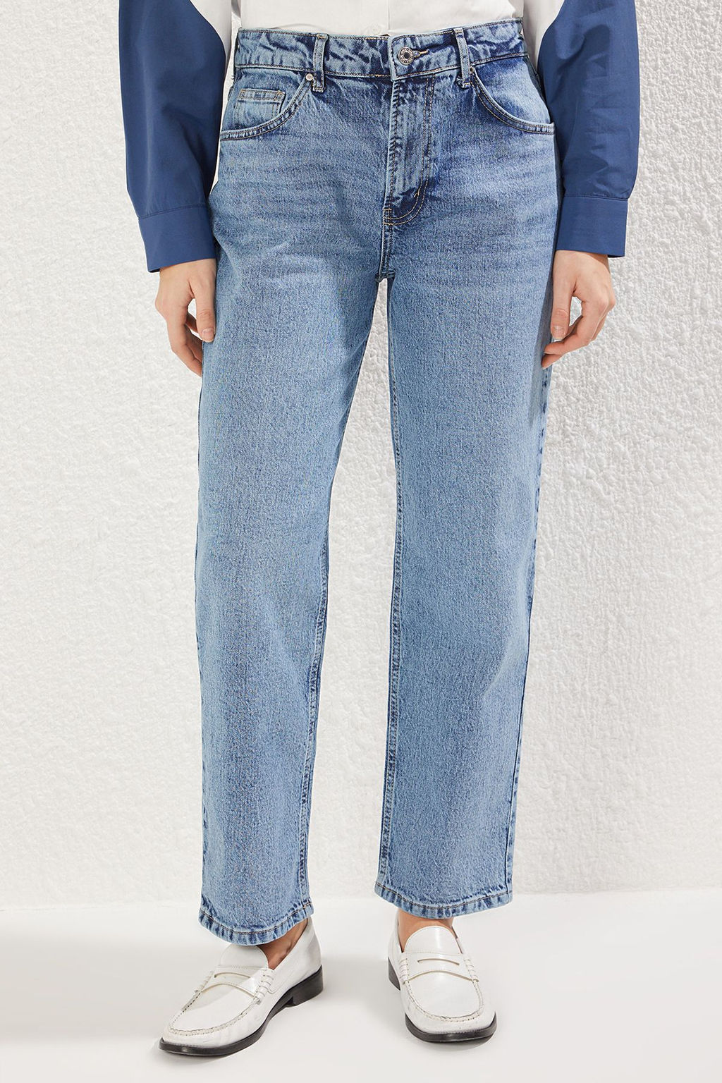 Mavi Normal Bel Duz Kesim Comfort Straight Jeans TWOSS25JE00100 - Trendyolmilla фото 3