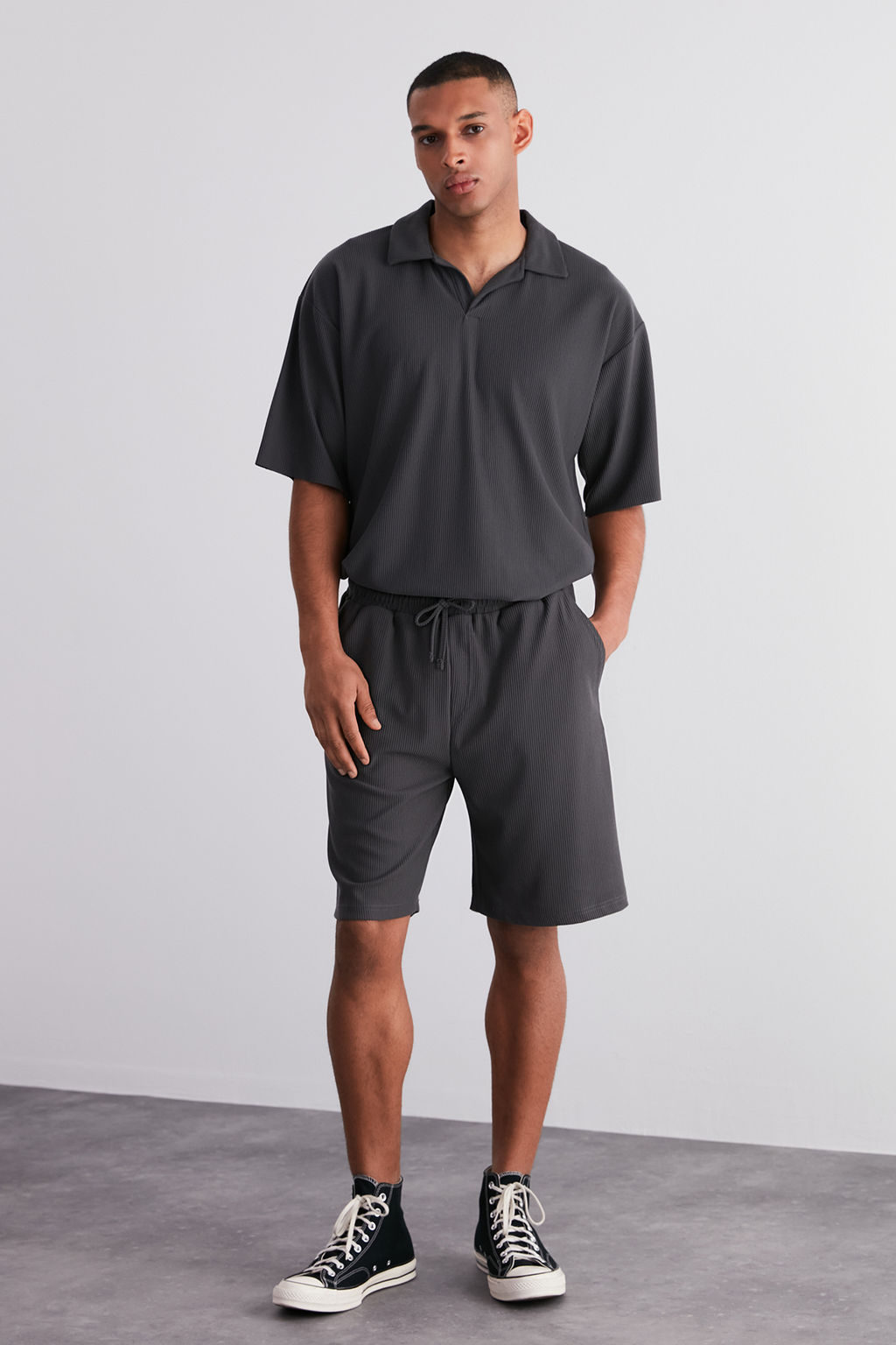 Fume Oversize/Genis Kesim Dokulu K?r?smaz Ottoman Sort TMNSS24SR00037