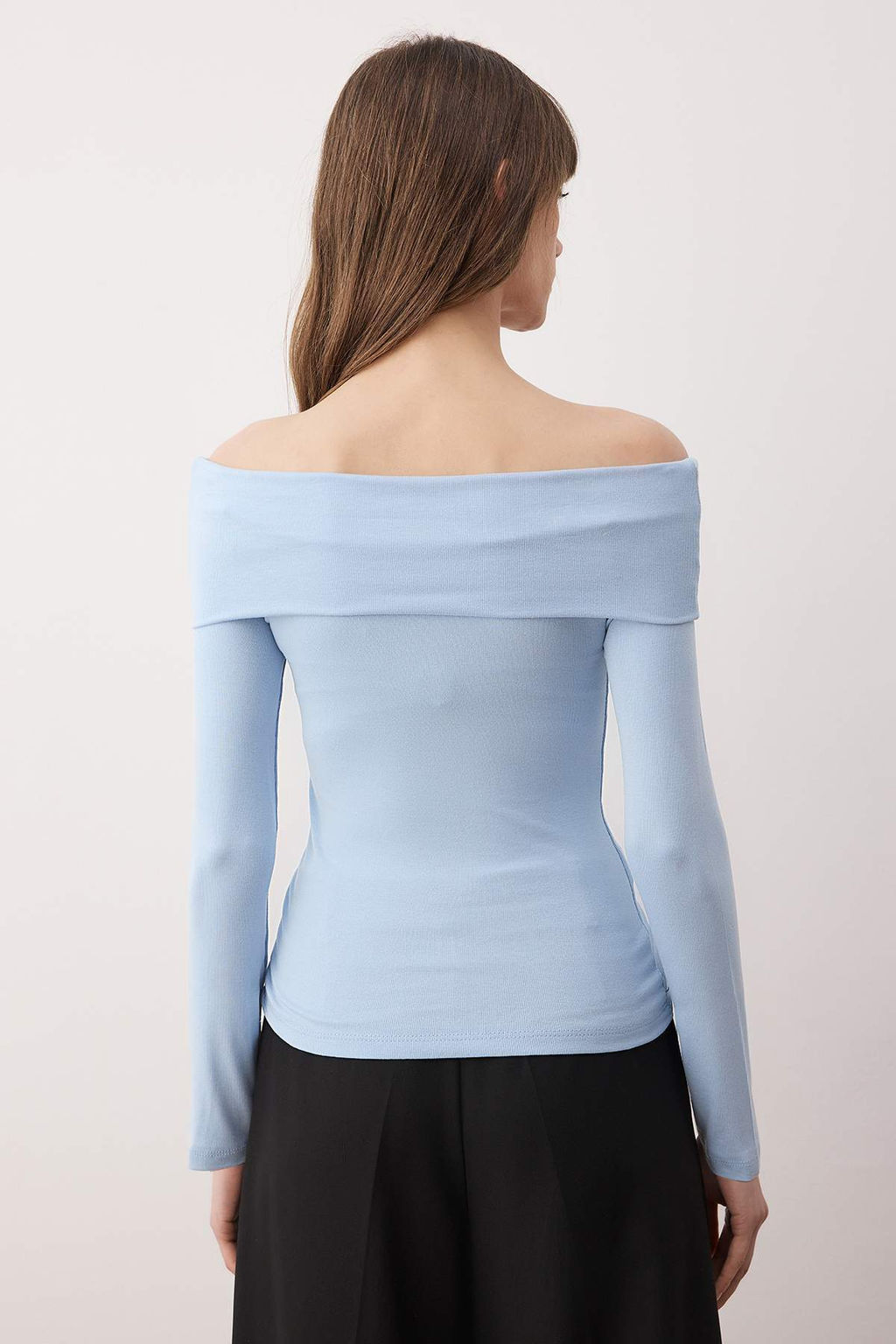 Mavi Soft Touch Vucuda Oturan Carmen Yaka Aksesuar Detayl? Orme Bluz TWOAW26BZ00312 - Trendyolmilla фото 4