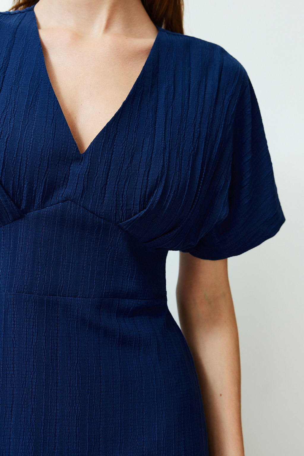 TRENDYOLMILLA Lacivert A Kesim Korsaj Detayl? V Yaka Maxi Dokuma Elbise TWOSS24EL00620 фото 10