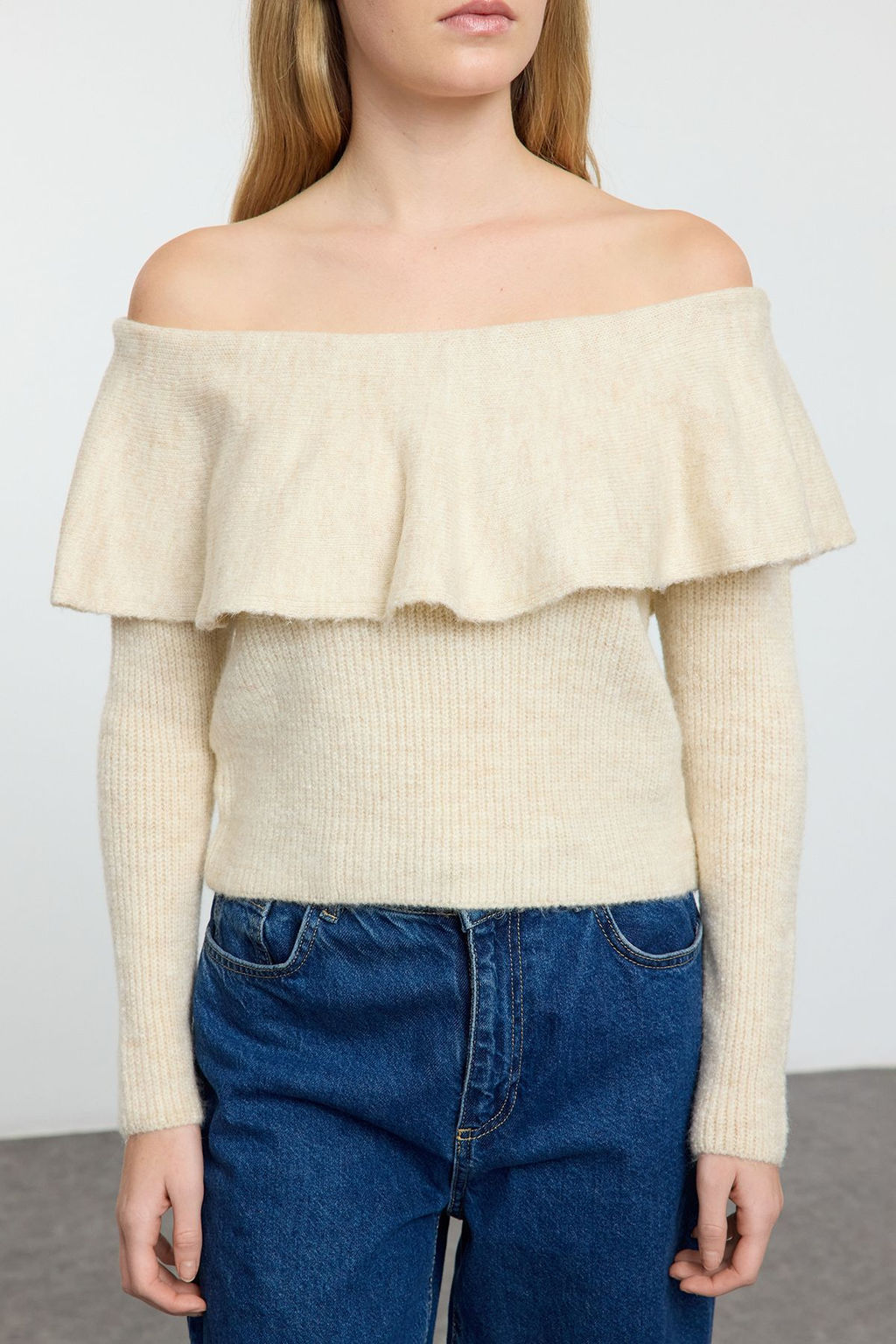 TRENDYOLMILLA Ekru Yumusak Dokulu Carmen Yaka Triko Kazak TWOAW25KZ00392