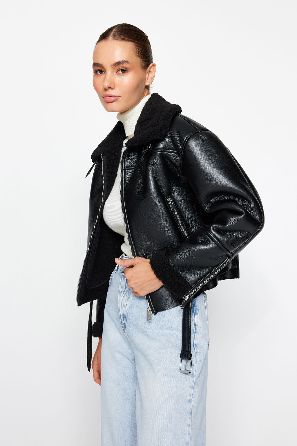 Siyah Regular Kal?p Pelus Detayl? Suni Deri Biker Ceket Mont TWOAW24MO00279