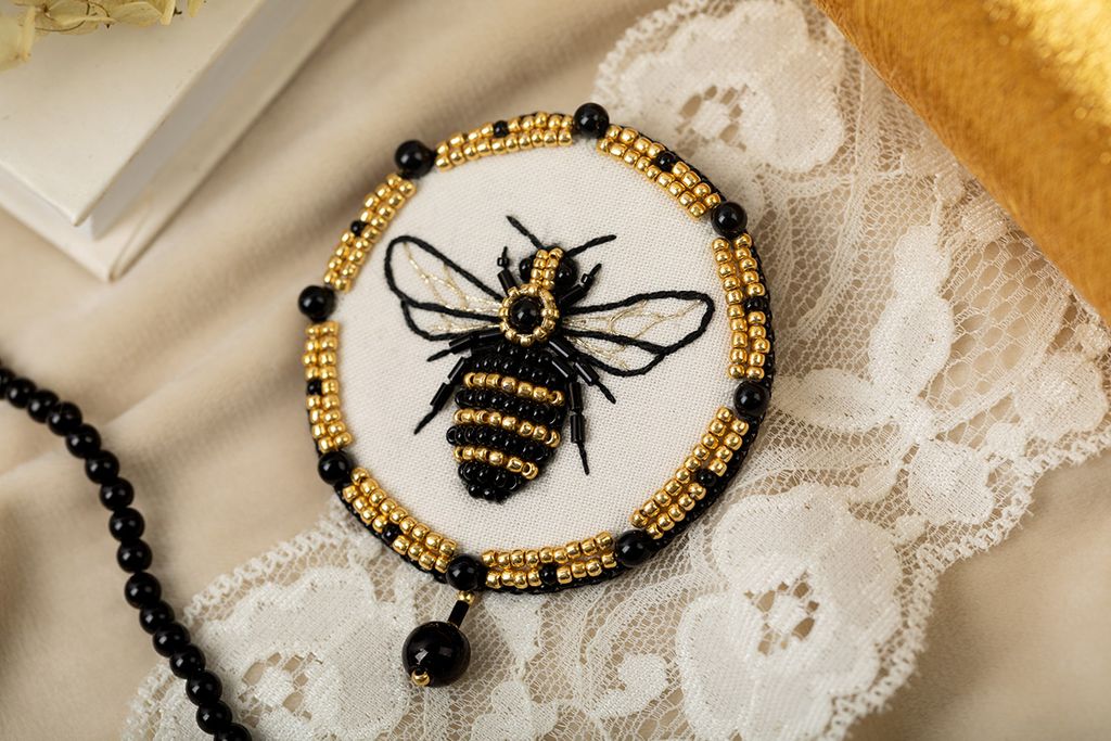 Klart набор для вышивания 10-506 Брошь. Пчела 7 х 6 см