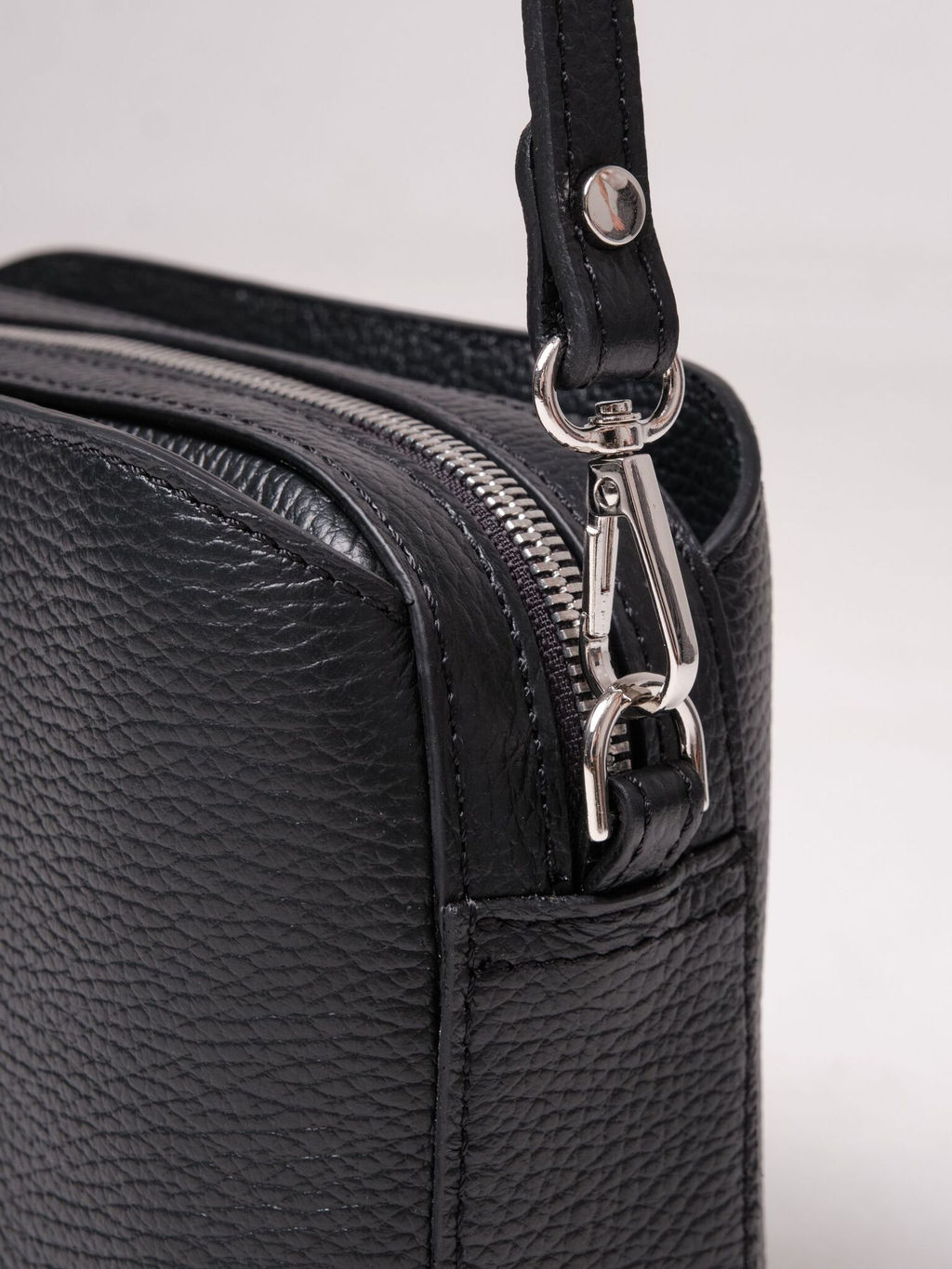 Сумка кожаная на плечо кросс-боди Deboro 30848 черный