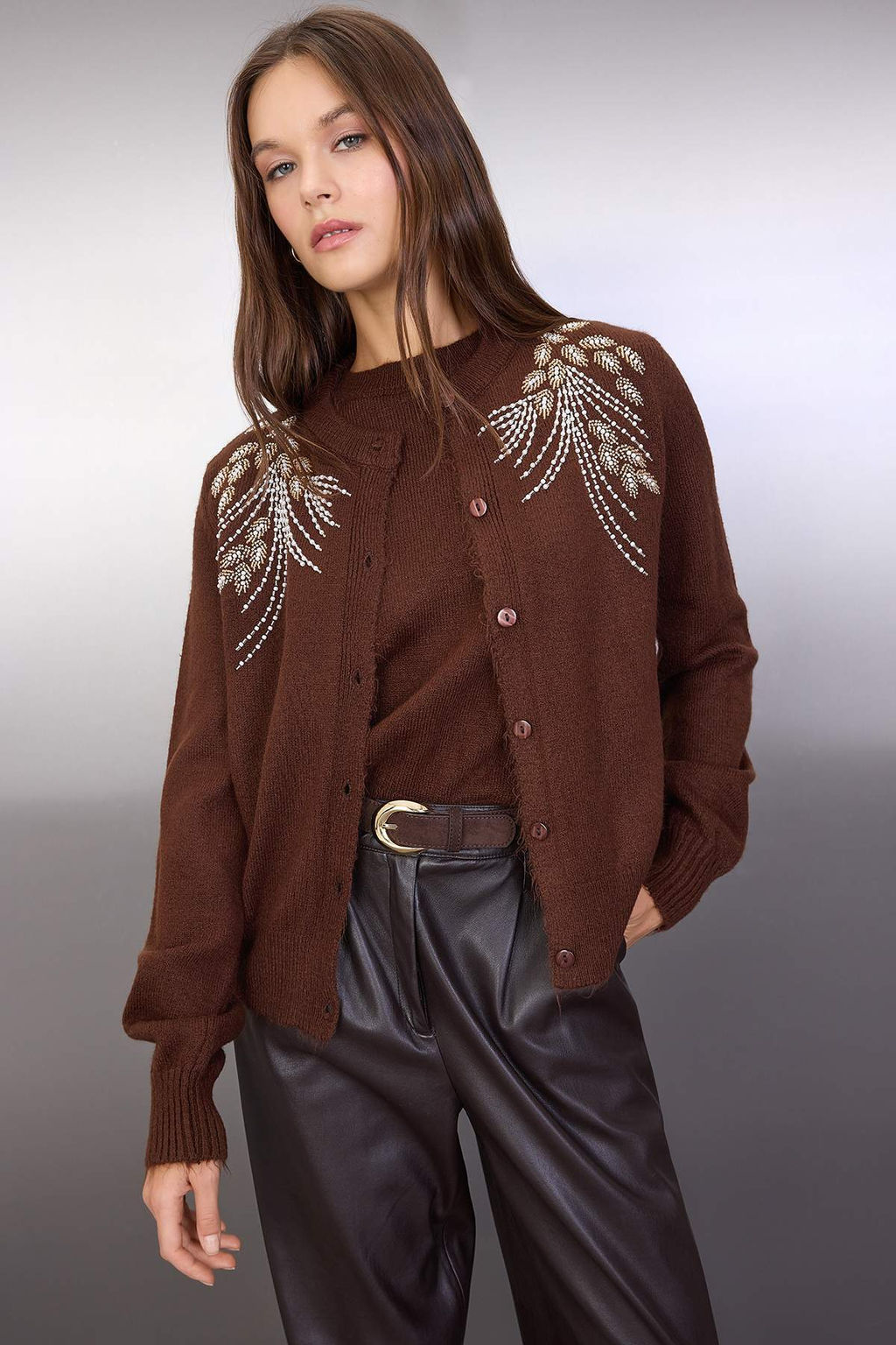 Kahverengi 2li Yun Kar?s?ml? Tas Islemeli Premium Iplik/Ozel Iplik Triko Bluz H?rka TWOAW26HI00200