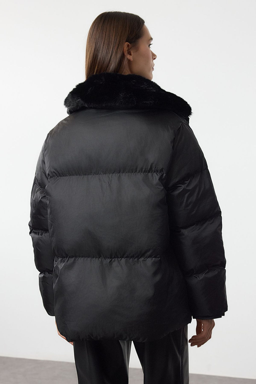 TRENDYOLMILLA Siyah Oversize Yakas? Pelus Detayl? Sisme Mont TWOAW25MO00318  фото 11