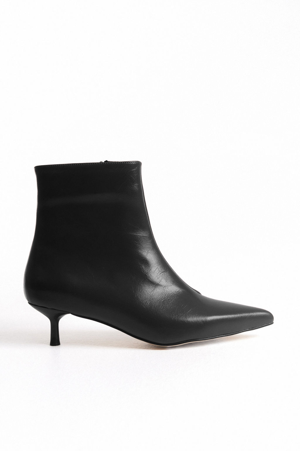 Siyah Sivri Burun Bilekte Kitten Ince Topuklu Kad?n Bot TAKAW26BO00045