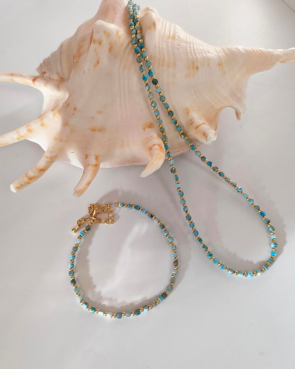 Комплект из натуральных камней и кристаллов