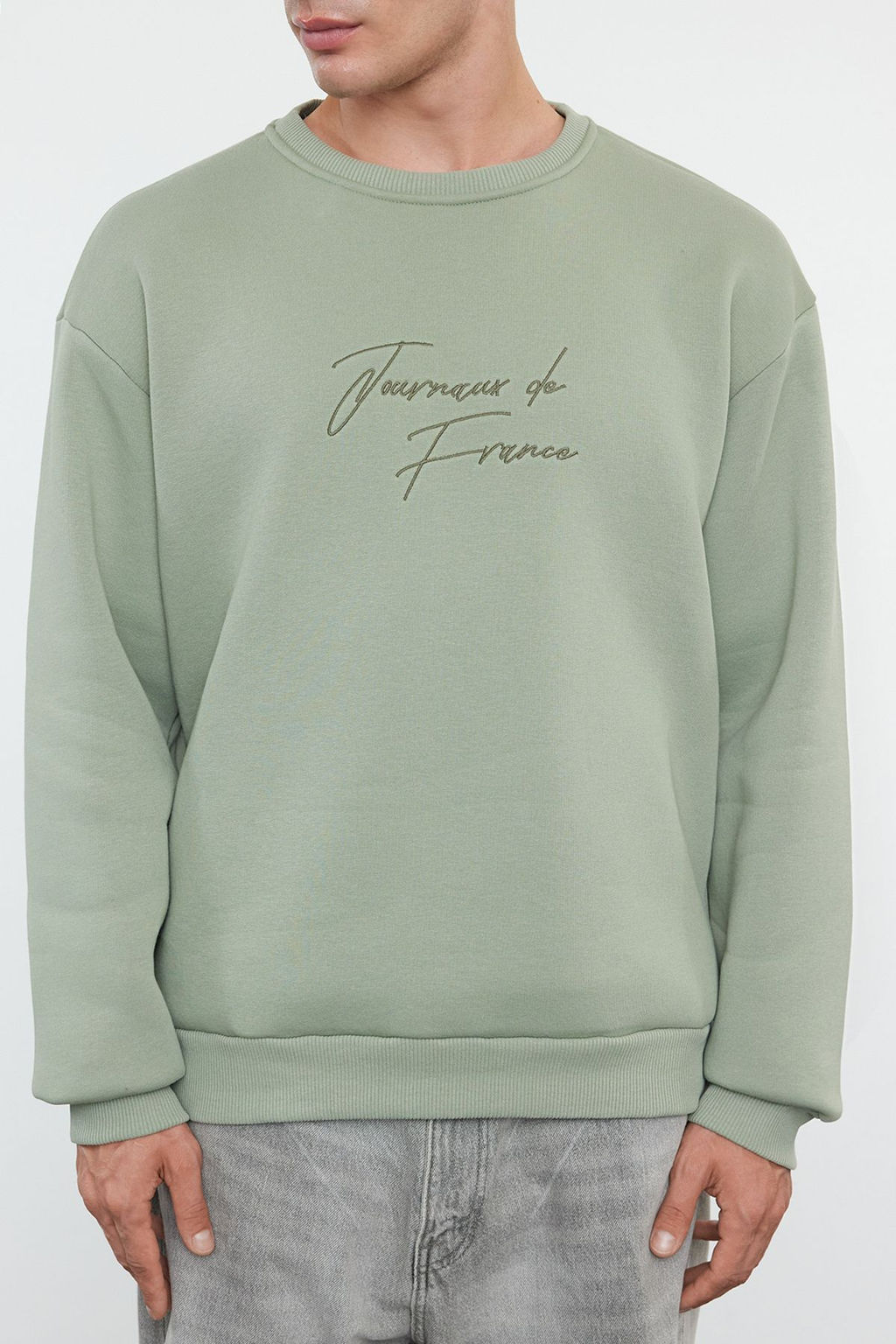 TRENDYOL MAN Tas Oversize/Genis Kesim Yaz? Nak?sl? Kal?n Ici Polar Sweatshirt TMNAW25SW00091 - Trendyolmilla фото 3