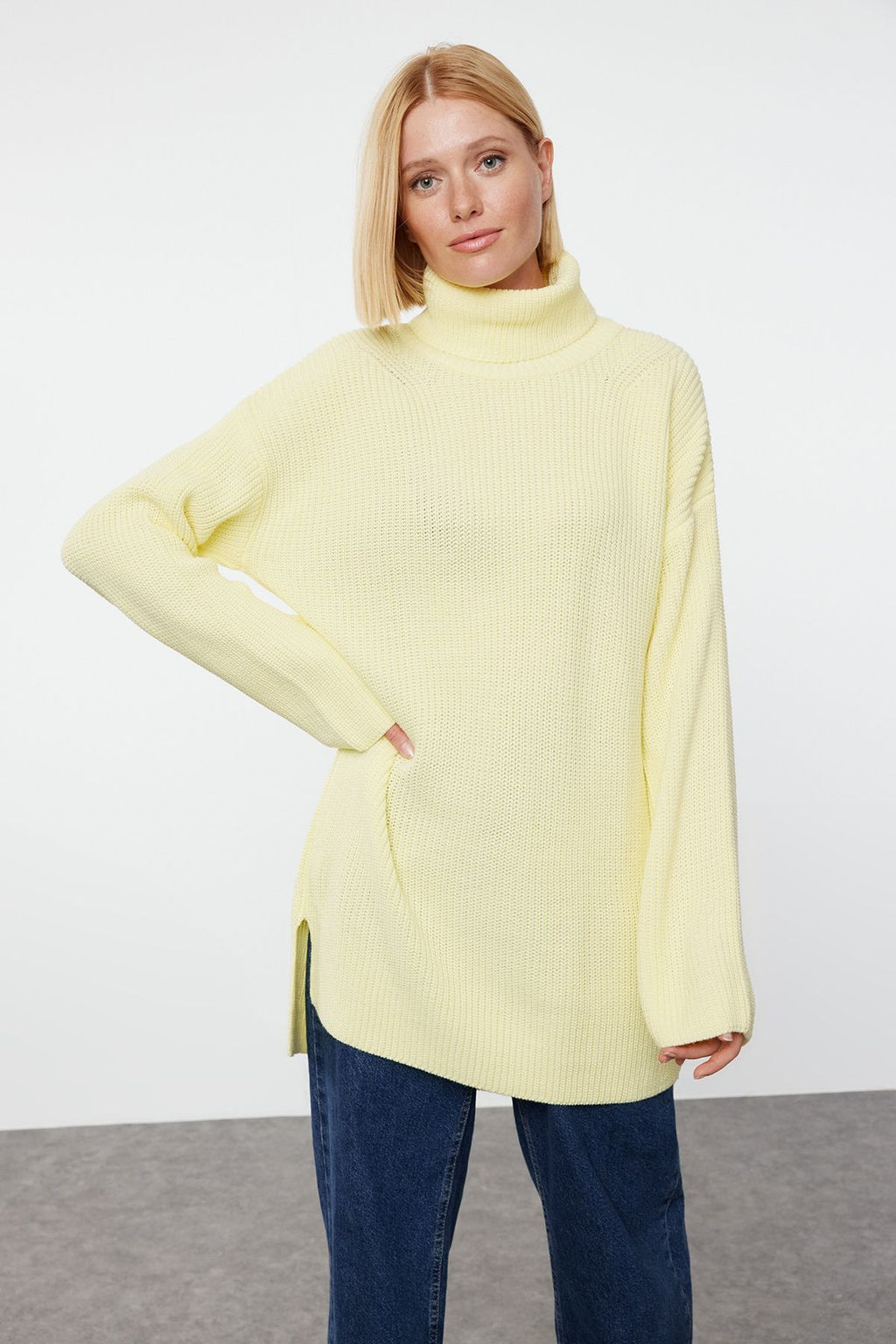 Ac?k Sar? Genis Kal?p Bal?kc? Yaka Triko Kazak TWOAW25KZ00131