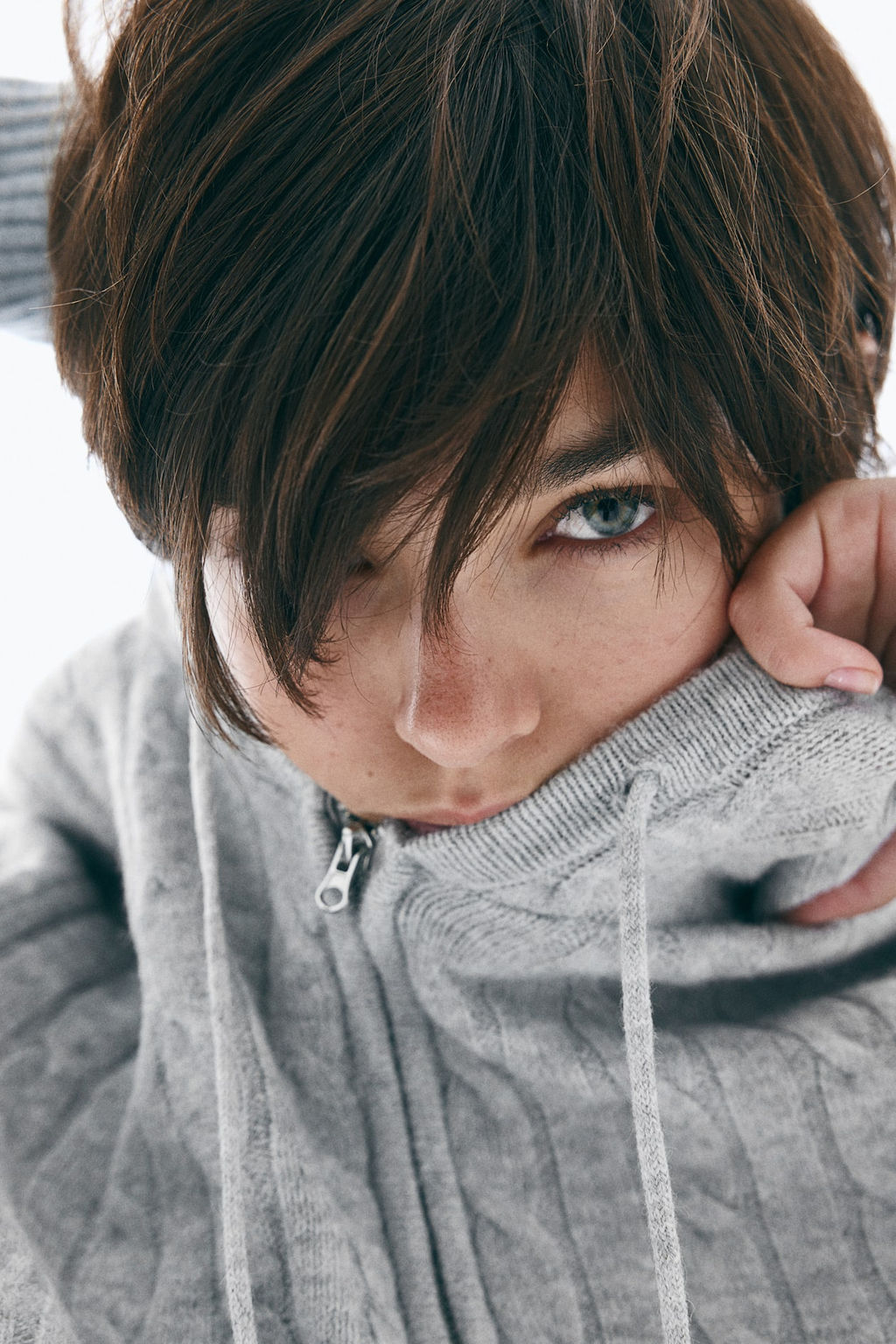 Chaqueta en punto trenzado con capucha - H&m фото 2