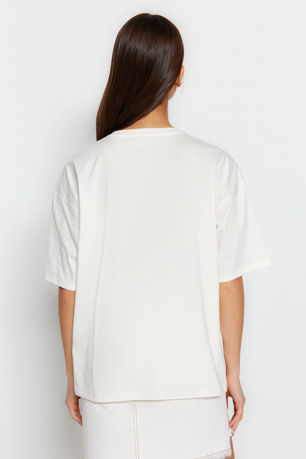 Ekru %100 Pamuk Bask?l? Relaxed/Genis Rahat Kesim Bisiklet Yaka Orme T-Shirt TWOSS23TS00267