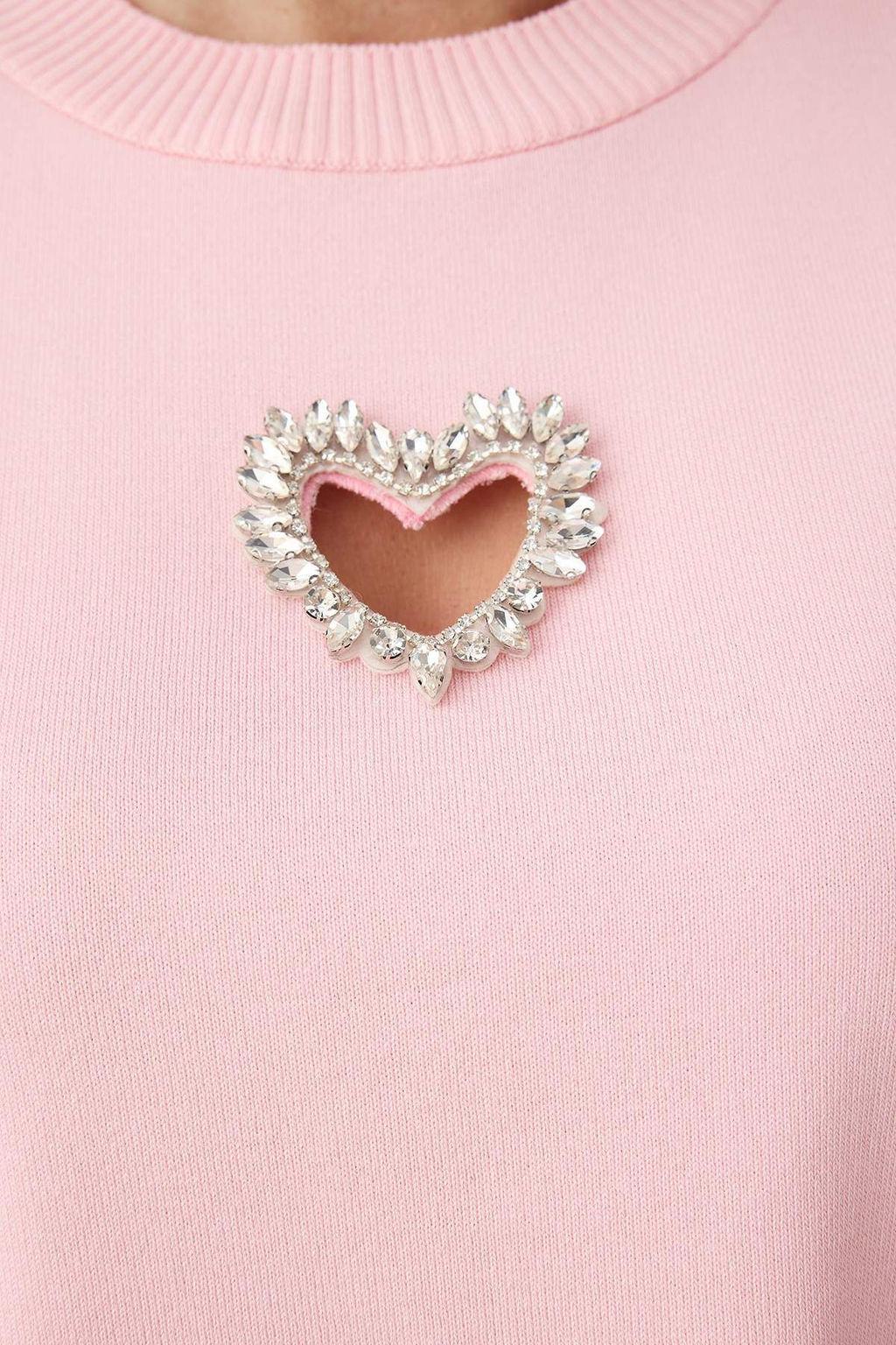 Trendyolmilla Ekru Kalp Cut Out/Pencere Detayl? Tasl? Triko Bluz TWOSS25BZ00541