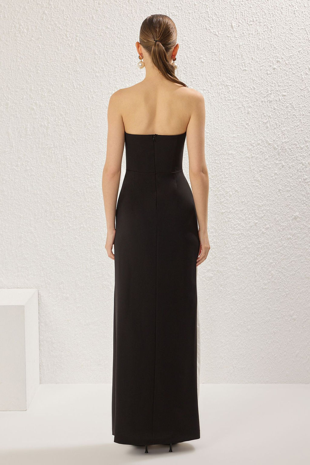 TRENDYOLMILLA Siyah-Beyaz Straplez Dokuma Uzun S?k Abiye & Mezuniyet Elbise TPRSS25AE00150  фото 6