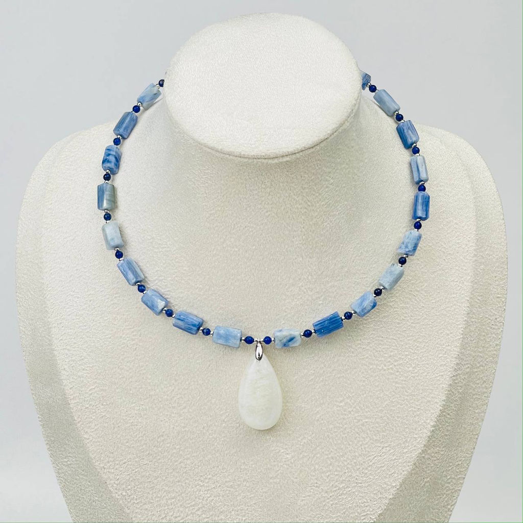 Колье из Кианита и Содалита с кулоном из Лунного камня 38 см +
