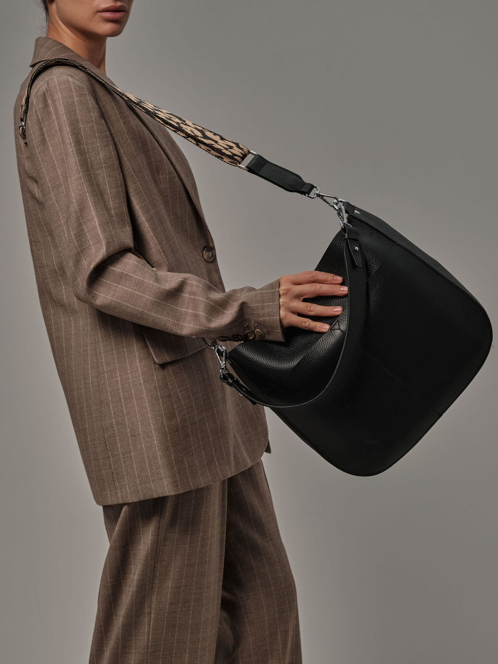 Сумка кожаная на плечо Azaro 30868 черный