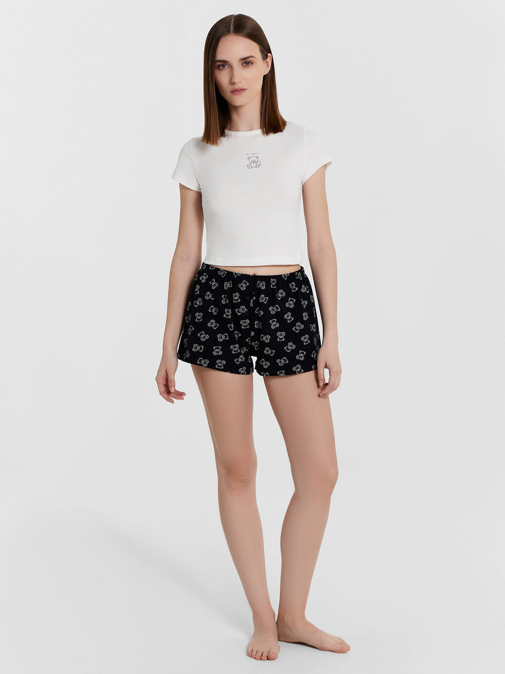 КОМПЛЕКТ ЖЕНСКИЙ (ДЖЕМПЕР, ШОРТЫ)