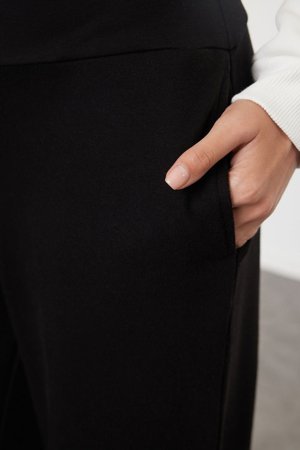 Siyah Ince Ekstra Yuksek Bel Wide Leg/Genis Kesim Pantolon TWOAW25PL00026