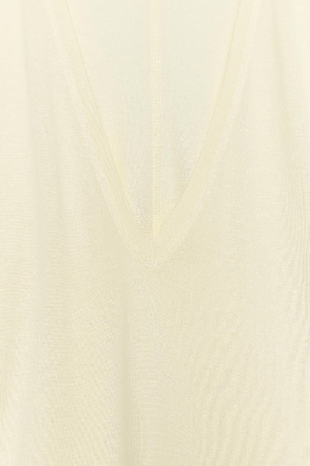 CAMISETA ESCOTE PICO FLUIDA / Amarillo
