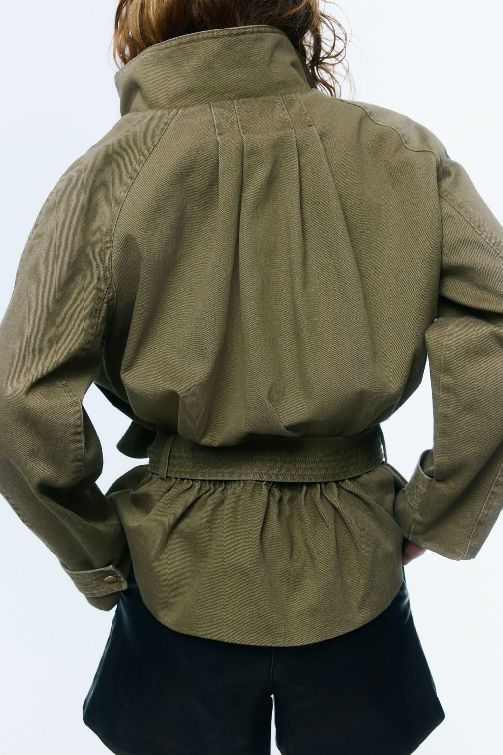 Chaqueta en sarga de algod?n con cintur?n - H&m фото 2