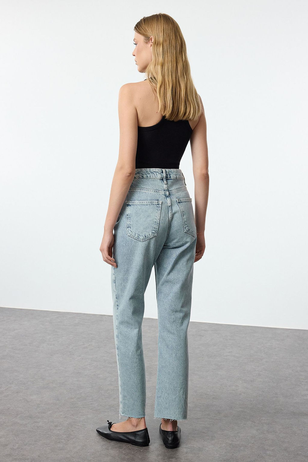 TRENDYOLMILLA Ac?k Mavi Pacas? Kesikli Yuksek Bel Straight Jeans TWOAW25JE00307  фото 19