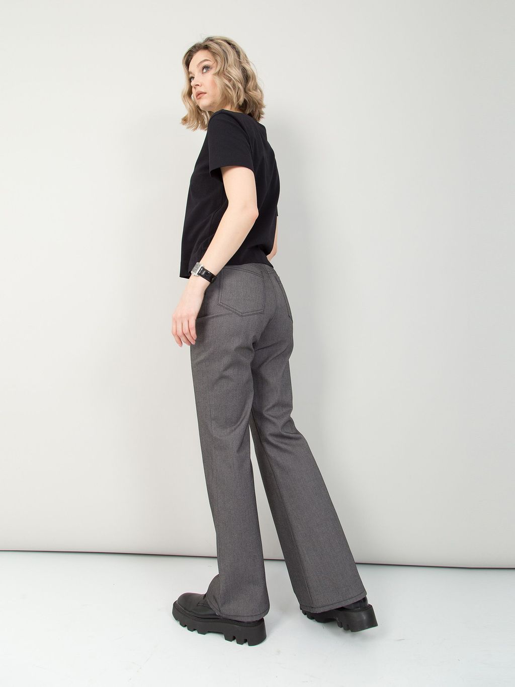 Брюки серые расклешенные - Stilla фото 4