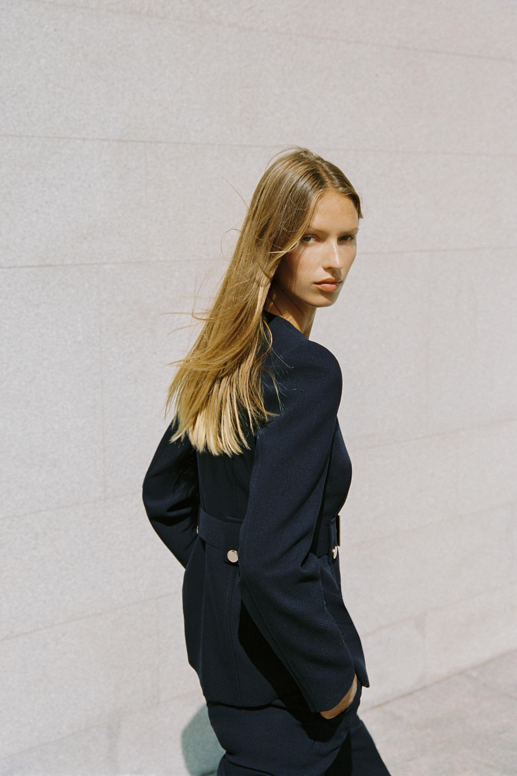 FITTED BLAZER WITH BELT - Zara фото 4