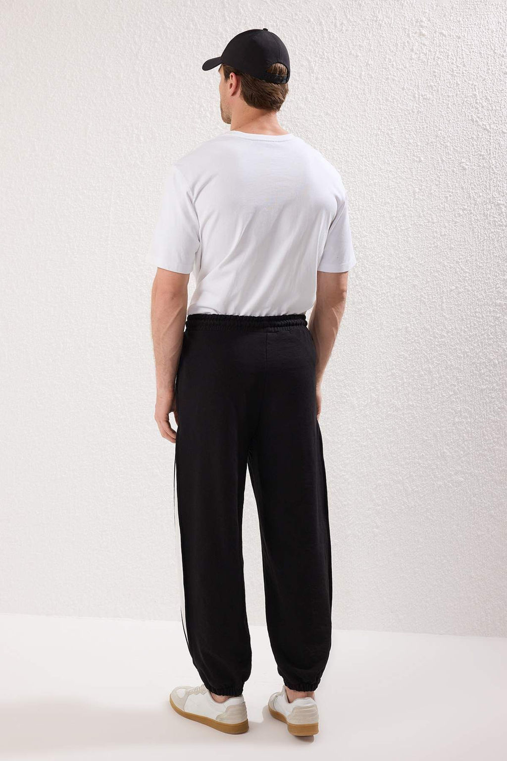 TRENDYOL MAN Siyah Un?sex Oversize/Genis Kesim Tas Panel Detayl? Esofman Alt? TMNSS25EA00004 - Trendyolmilla фото 5