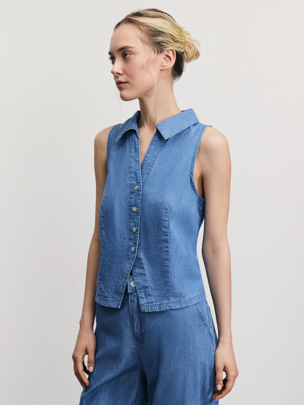 Джинсовая рубашка без рукавов / Zarina фото 4