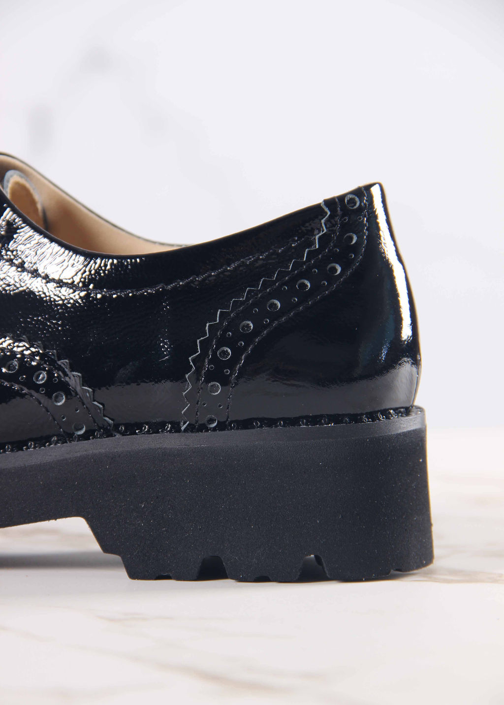 Туфли полуботинки 100.10182bl. Черный наплак