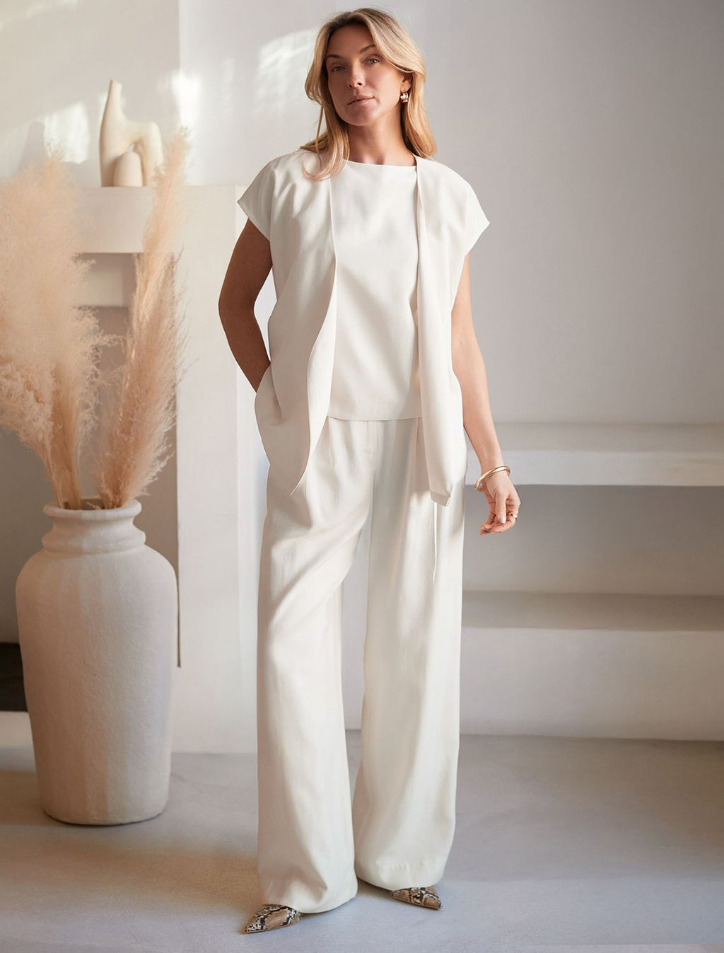 Жилет на запАх с поясом из плотного лиоцелла - Vilatte фото 4