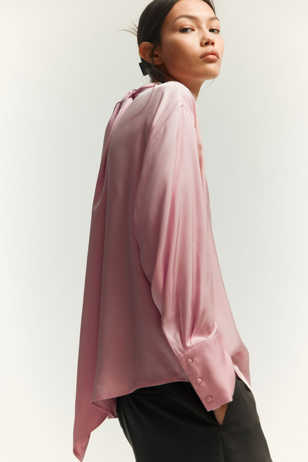 Blusa con fular decorativo - H&m фото 2