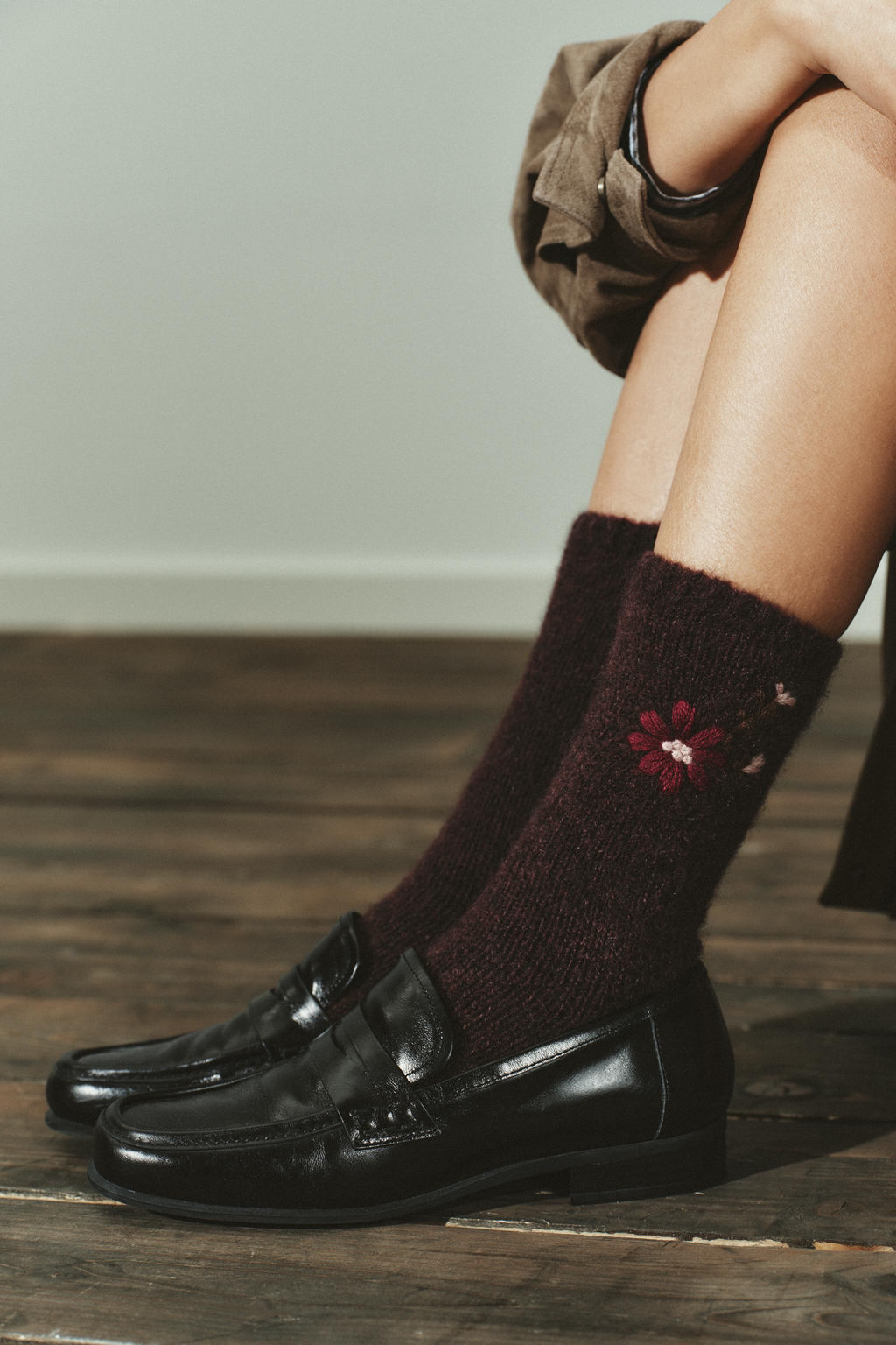 FLORAL EMBROIDERED SOCKS