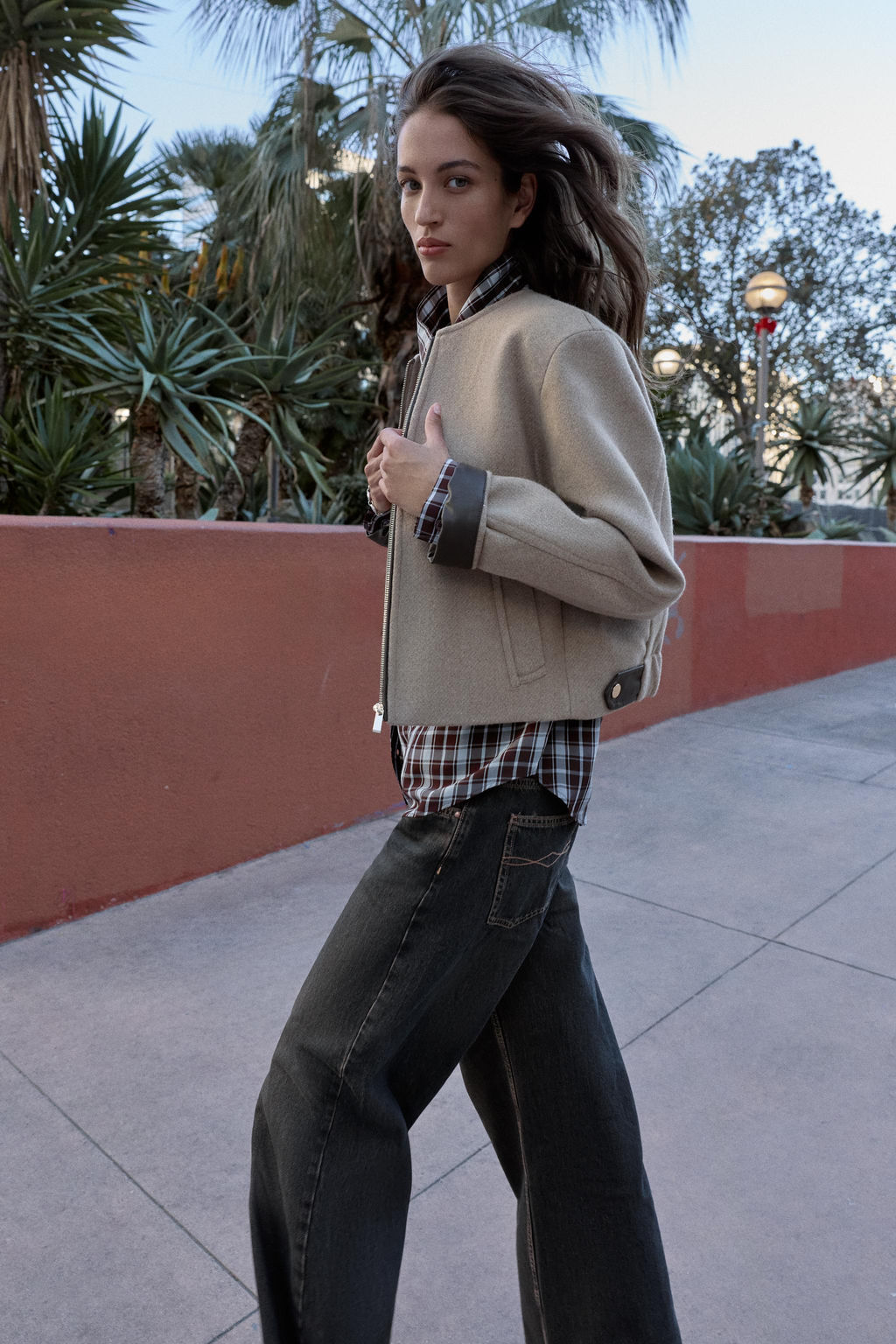 FAUX SUEDE STRAIGHT-LEG TROUSERS - Zara фото 24