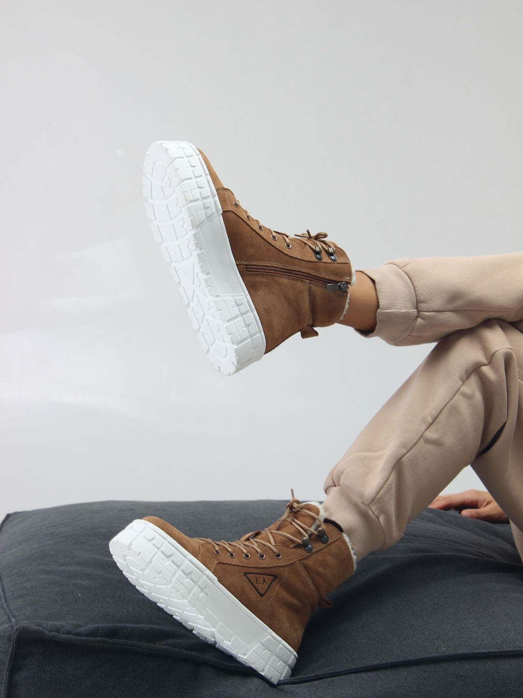 Ботинки 216.212131w. светло-коричневый замша/Байка