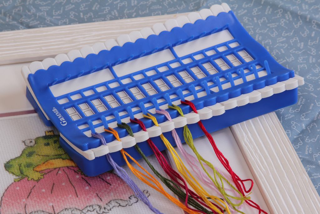 Gamma OG-P50 Органайзер для ниток мулине ЭВА пластик 27 см в блистере на 50 цветов фото 5