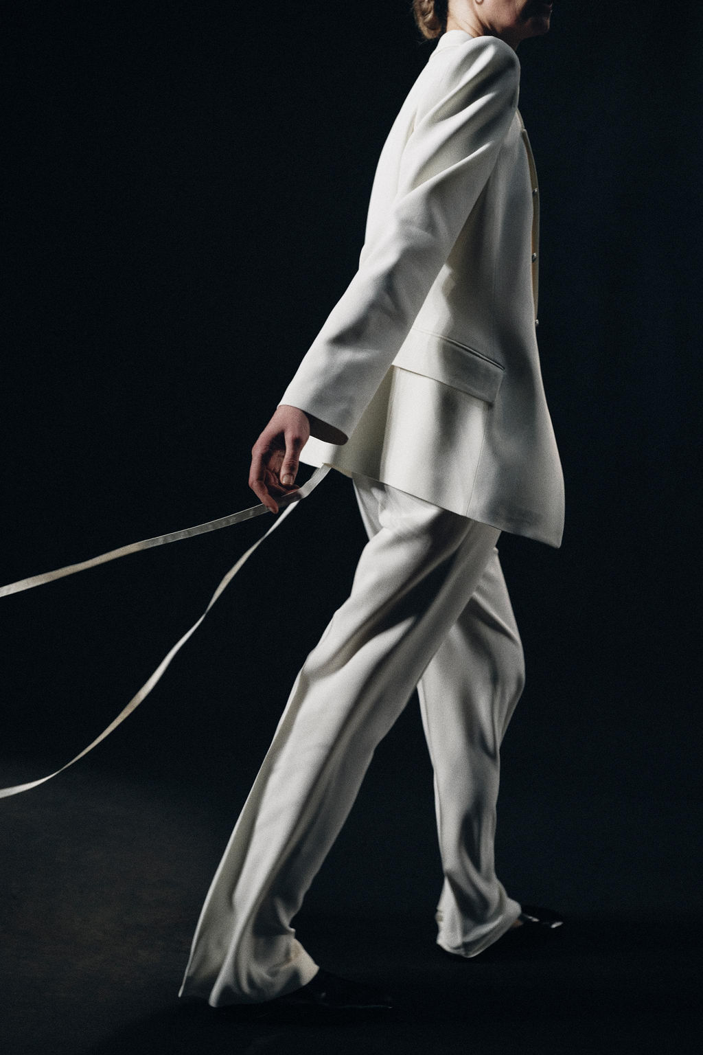 BLAZER CRUZADA HOMBRERAS ZW COLLECTION / Crudo