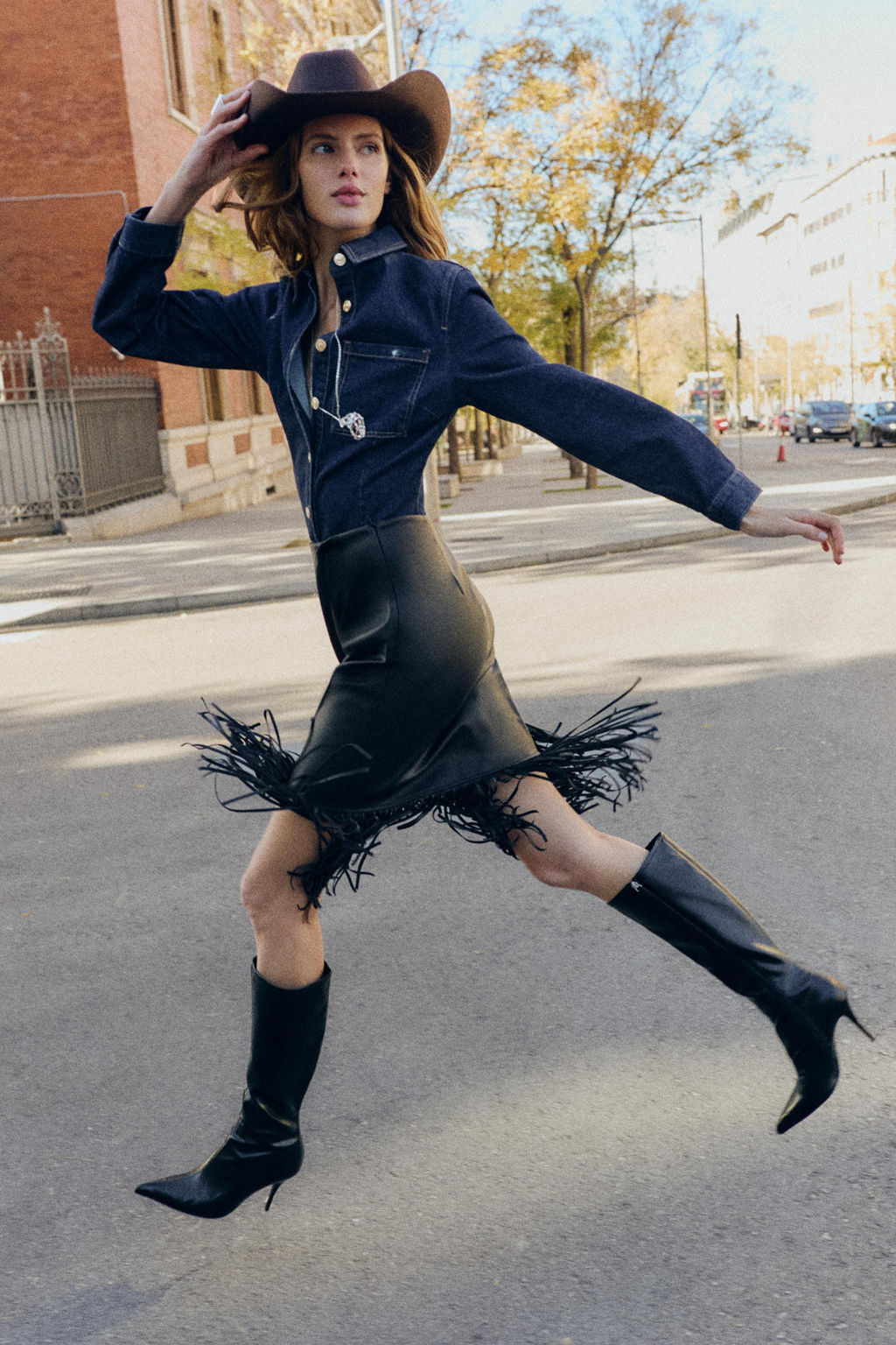 FAUX LEATHER FRINGED MIDI SKIRT - Zara фото 7