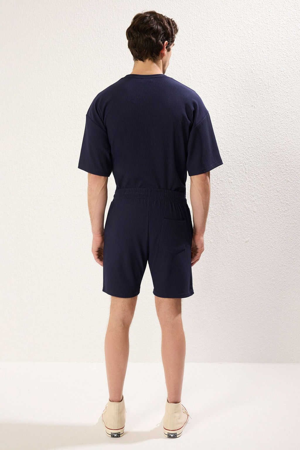 Basic Lacivert Regular/Normal Kesim Orta Boy Bagc?kl? Dokulu K?r?smaz Ottoman Sort TMNSS23SR00039