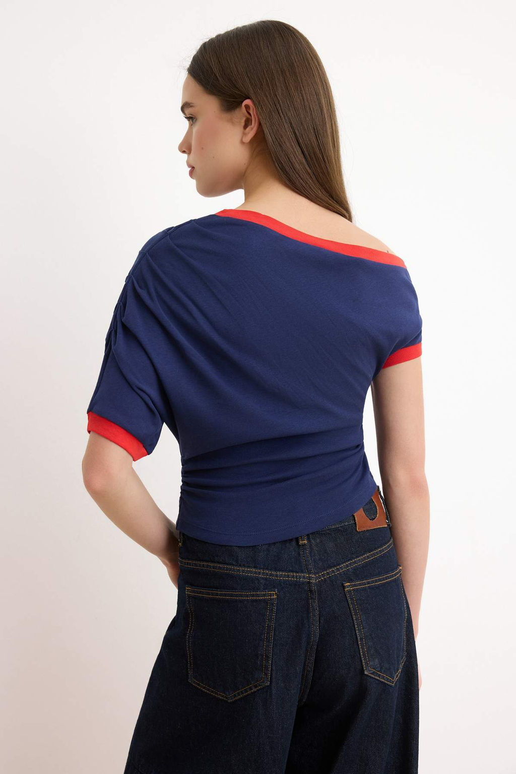 Lacivert Duz Fitted Asimetrik Yaka Dusuk Kol K?sa Crop Pamuk Ribana Orme Bluz TWOSS26BZ00563 - Trendyolmilla фото 4