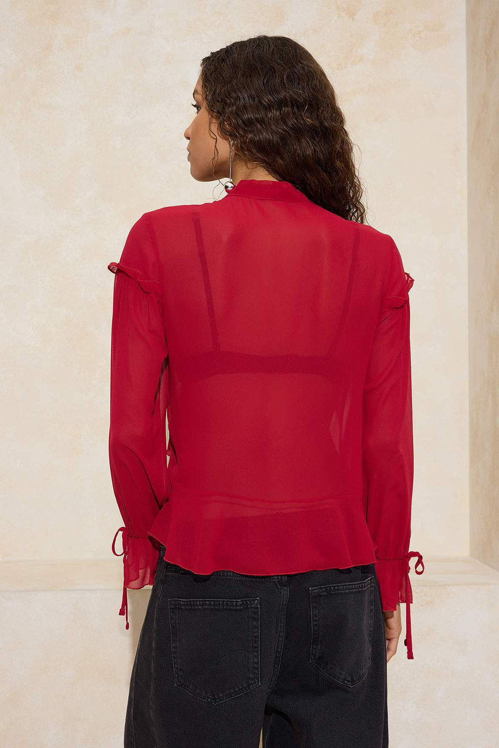 K?rm?z? Fular Yaka Onu K?sa Sifon Transparan Bluz TWOSS26BZ00212 - Trendyolmilla фото 4