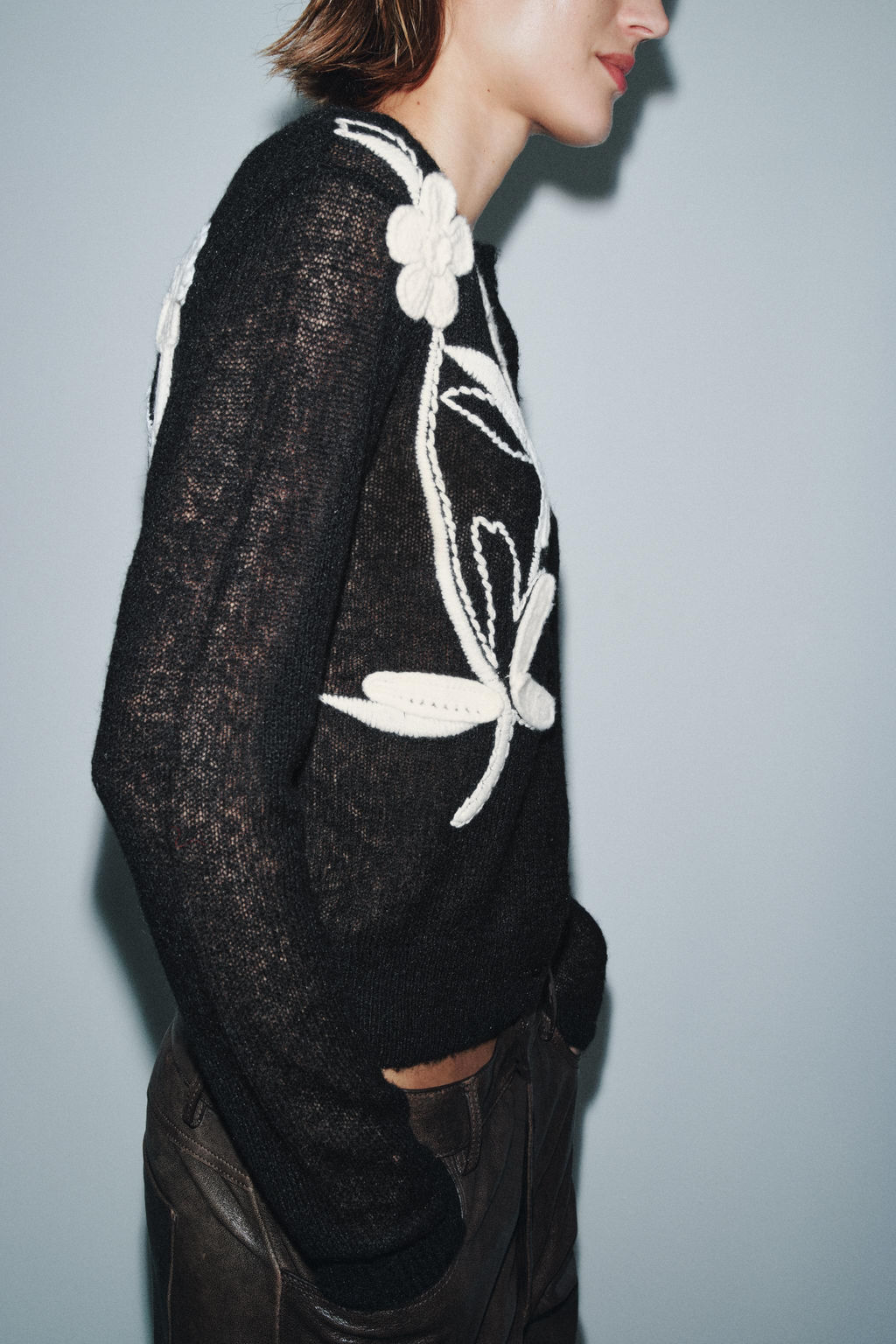 CARDIGAN WITH EMBROIDERED FLOWER - Zara фото 4