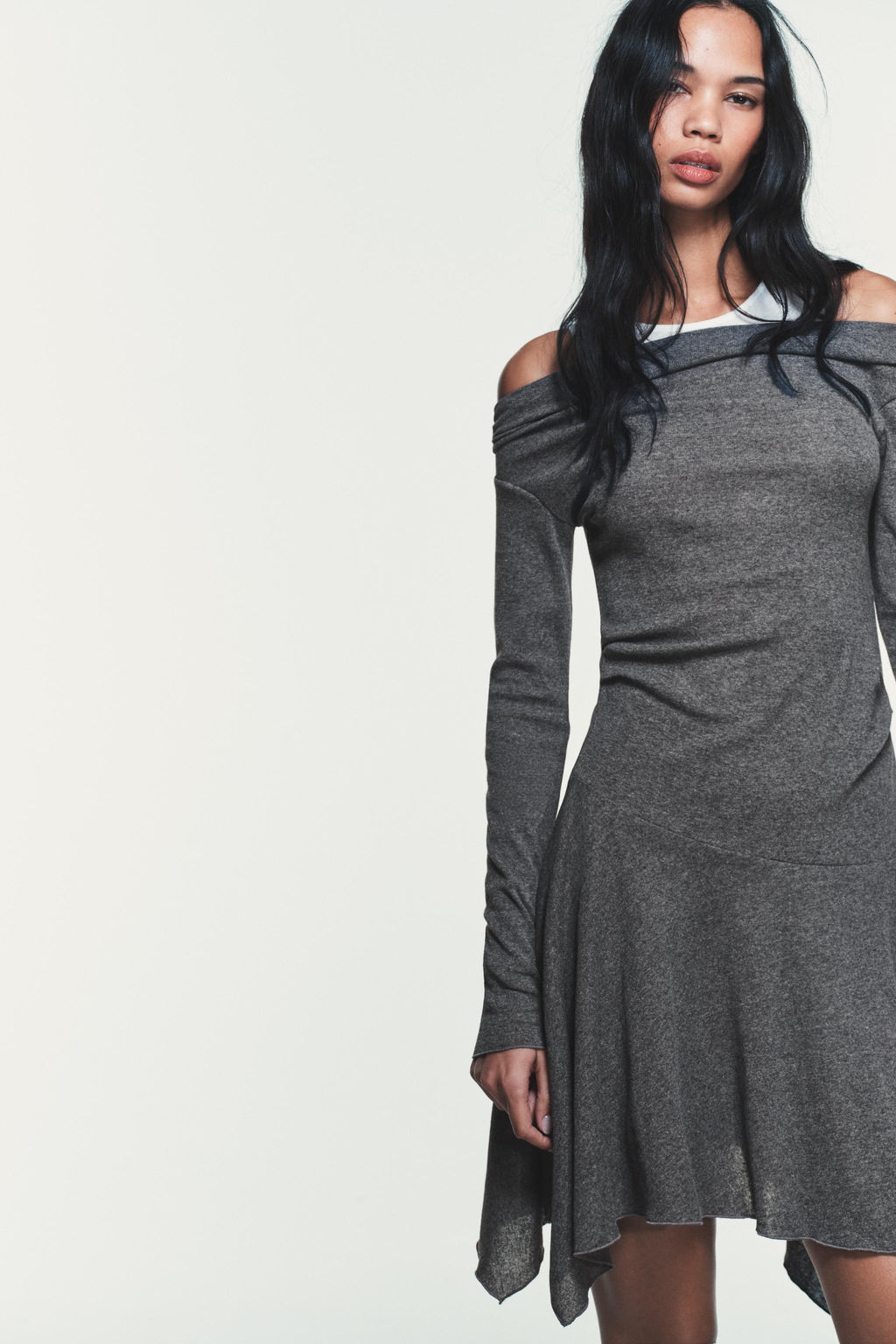 VESTIDO CORTO ASIM?TRICO / 831 - Zara фото 2